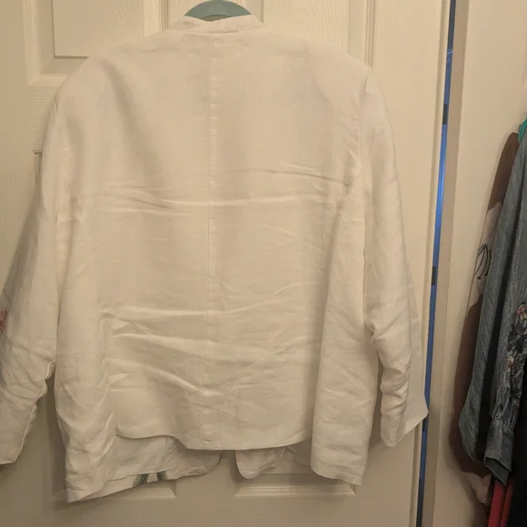 Chico's Elegant White Jacket with Floral Accents - Picture 6 of 11